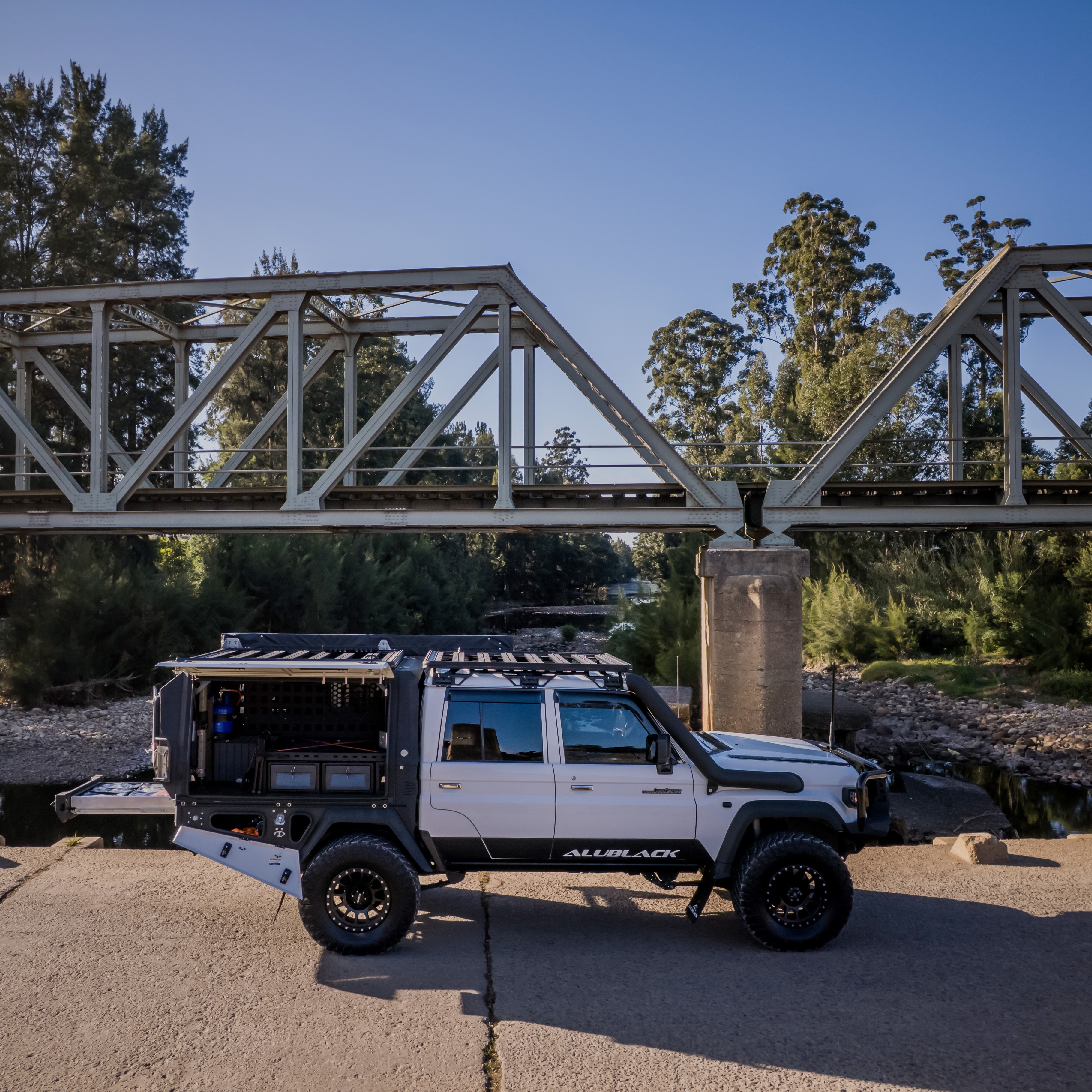 Land Cruiser build by @alublack_outdoor