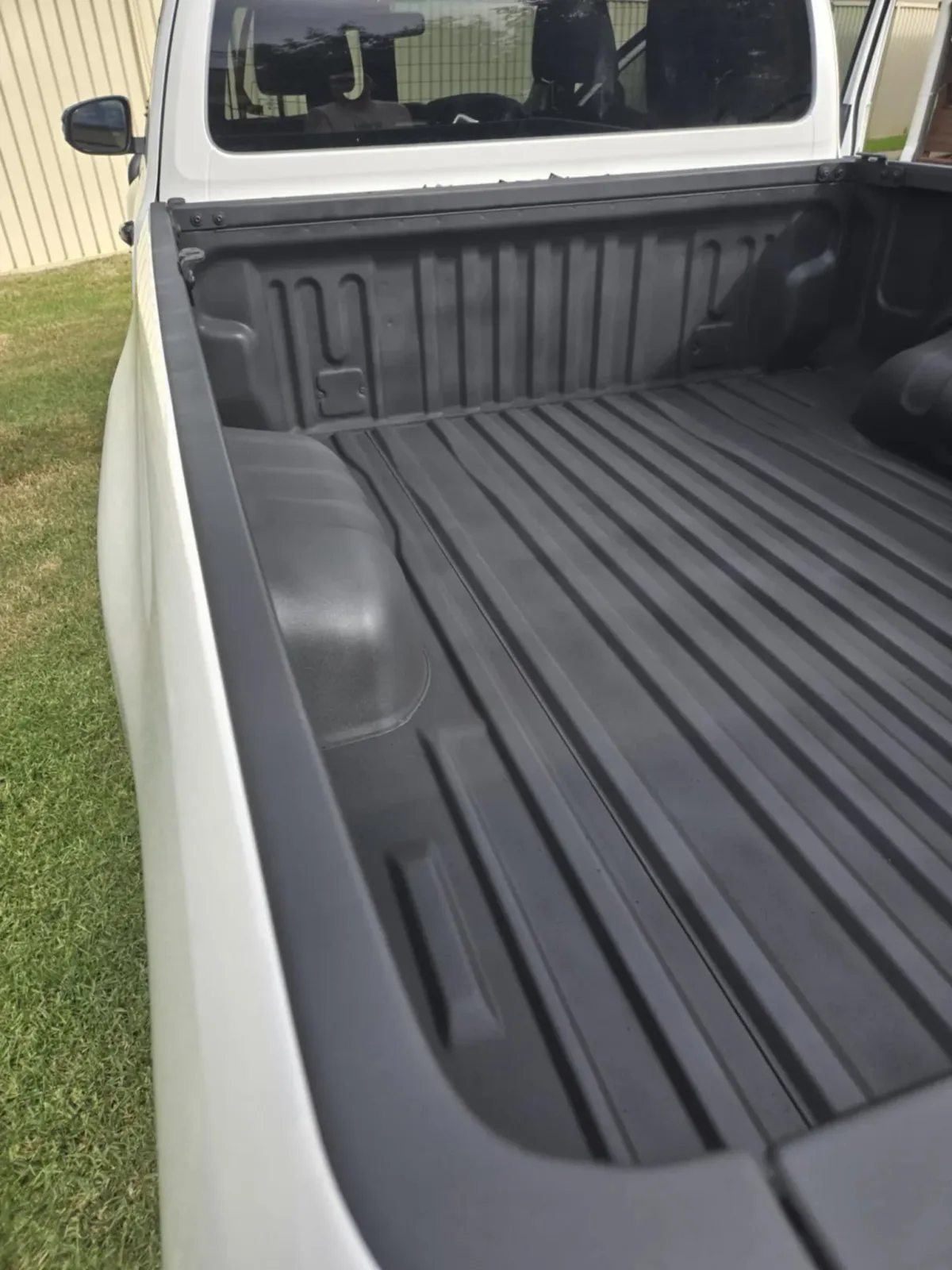 Side view of a bakkie load bin with an IGL Armor liner