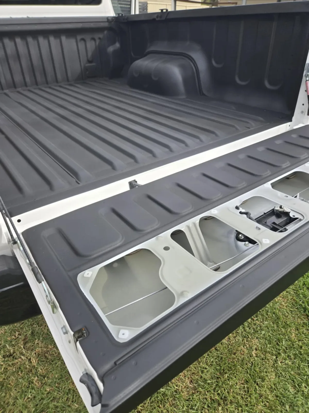 Bakkie load bin and tailgate coated with IGL Armor