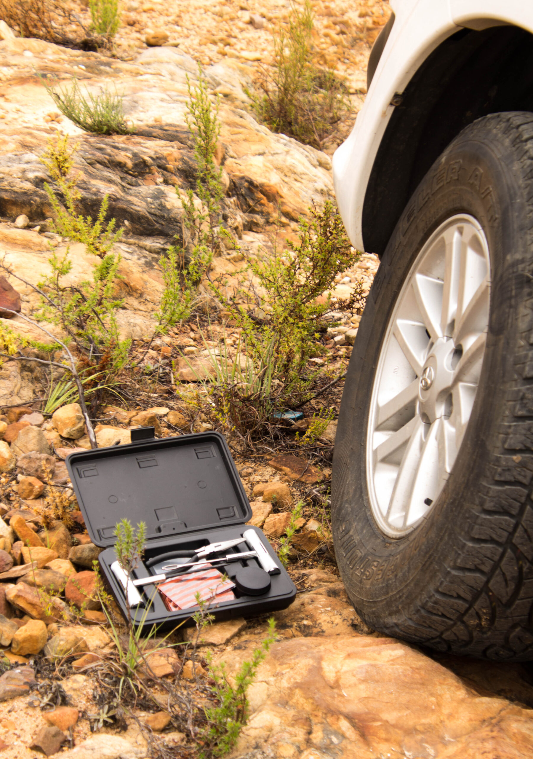 4x4 tyre repair kit including T-handle tools, rubber plugs, pliers, and valve accessories for off-road tyre repair