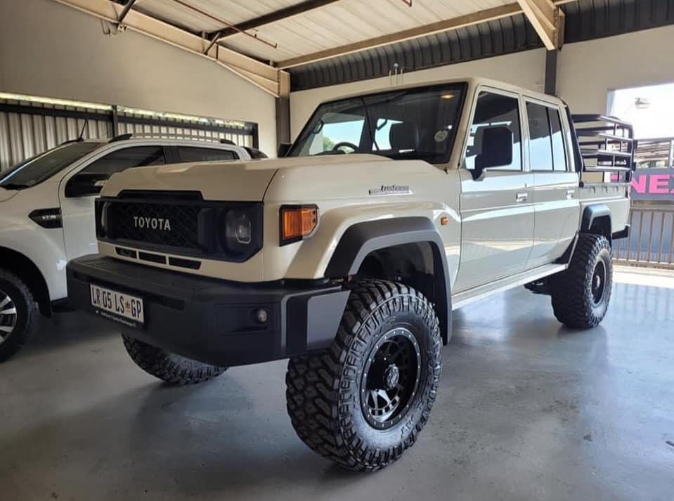 Toyota Land Cruiser 79 Series double cab on 285/70R17 mud-terrain tyres and black alloy wheels