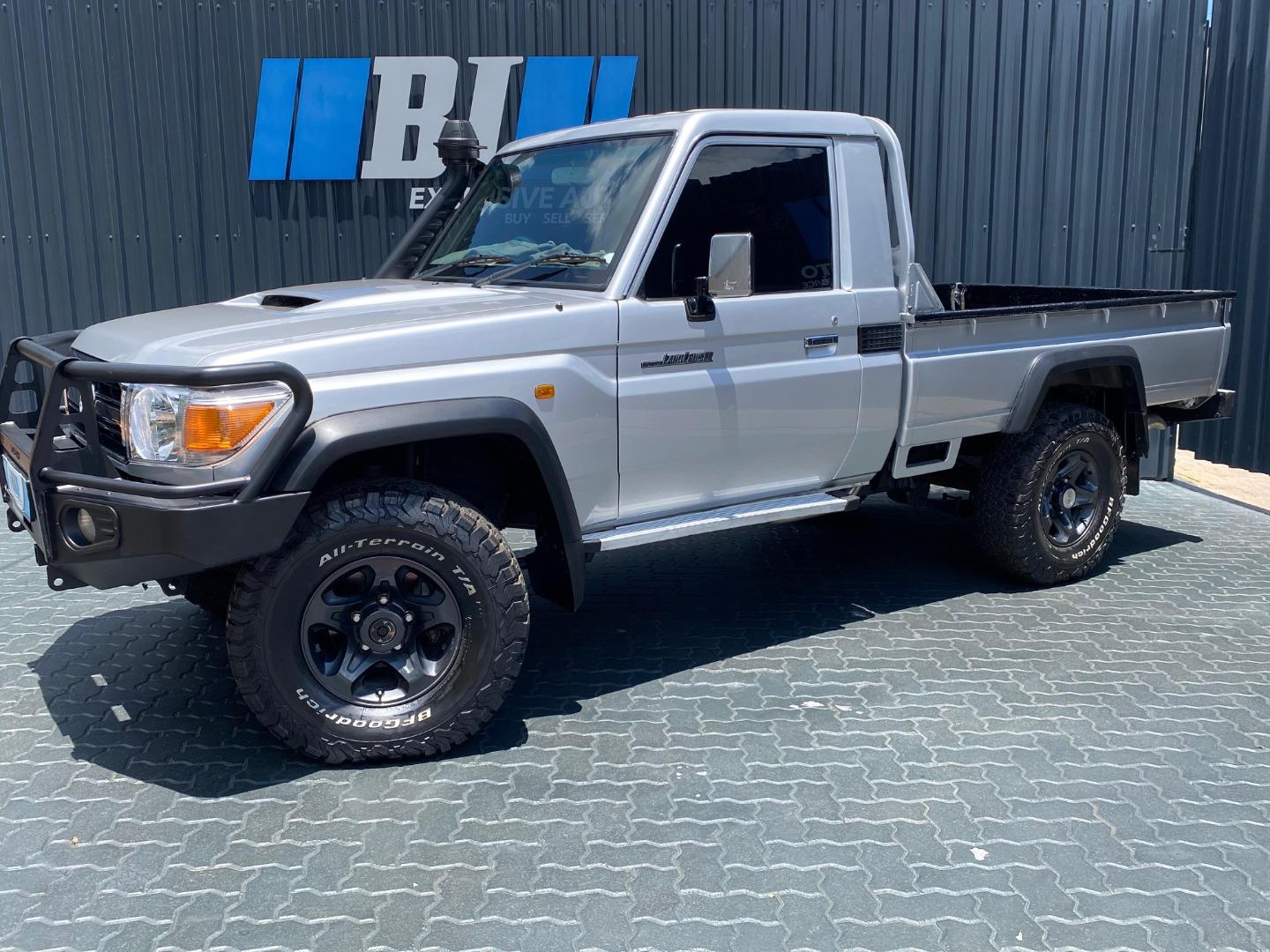 2017 Toyota Land Cruiser 79 4.5D-4D LX V8