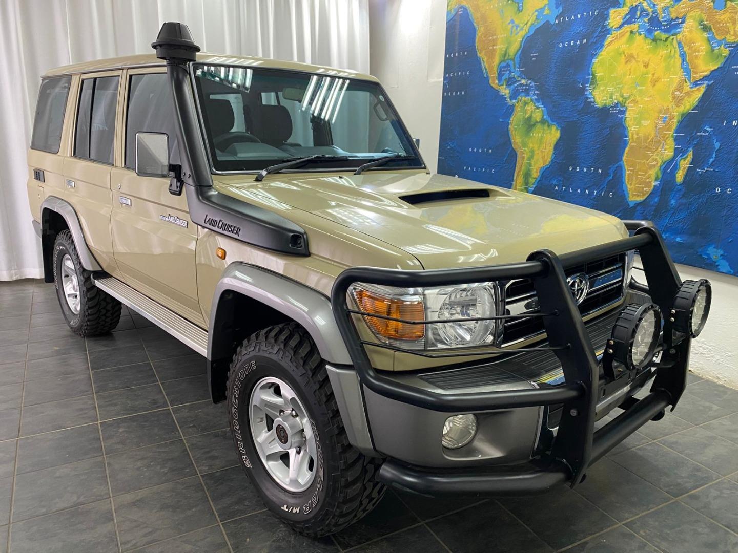2016 Toyota Land Cruiser 76 4.5D-4D LX V8 Station Wagon