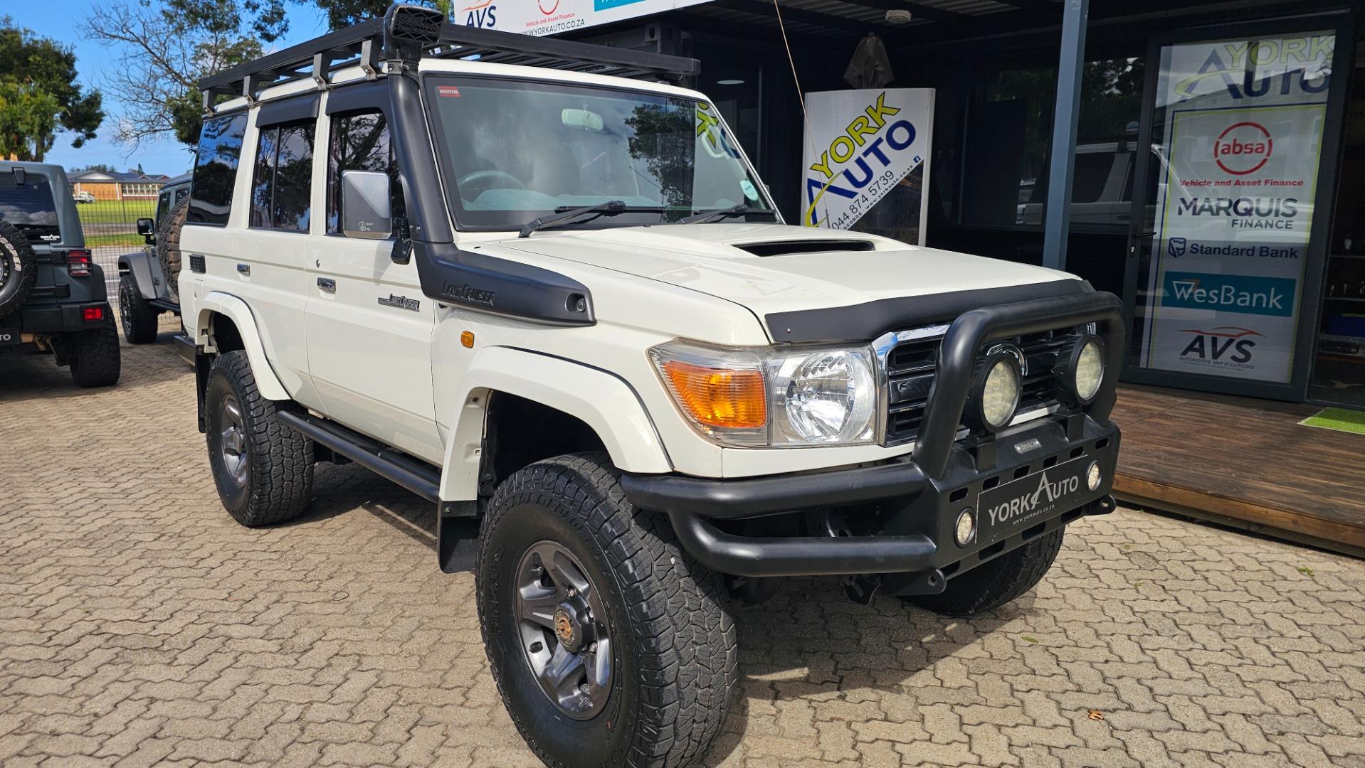 2014 Toyota Land Cruiser 76 4.5D-4D LX V8 Station Wagon