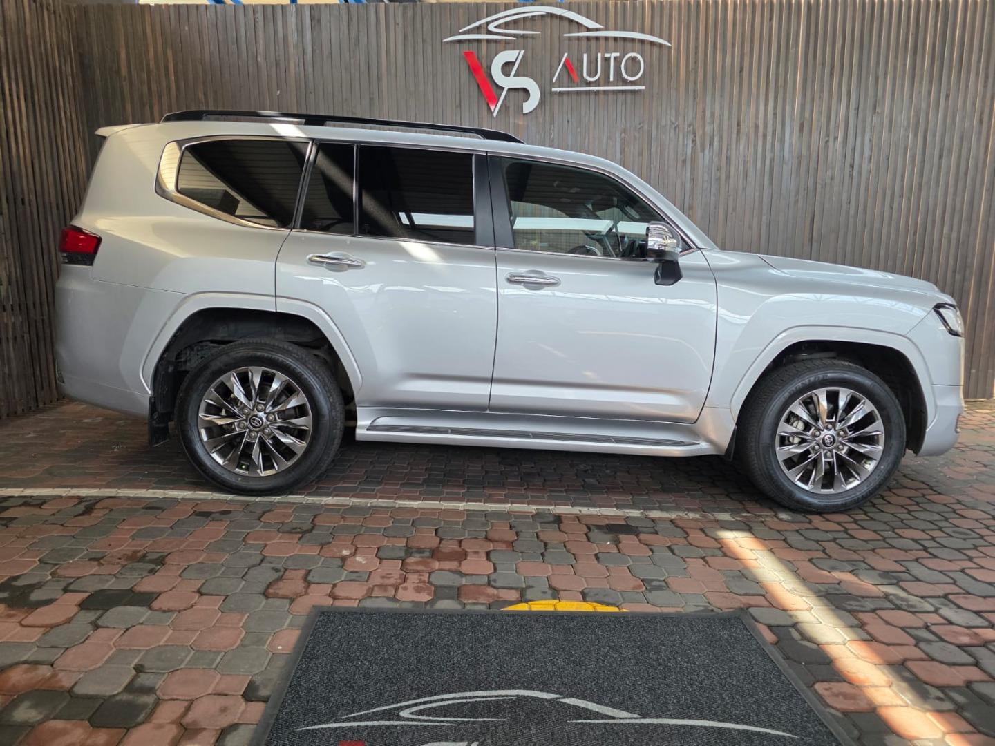 2022 Toyota Land Cruiser 300 3.5T ZX