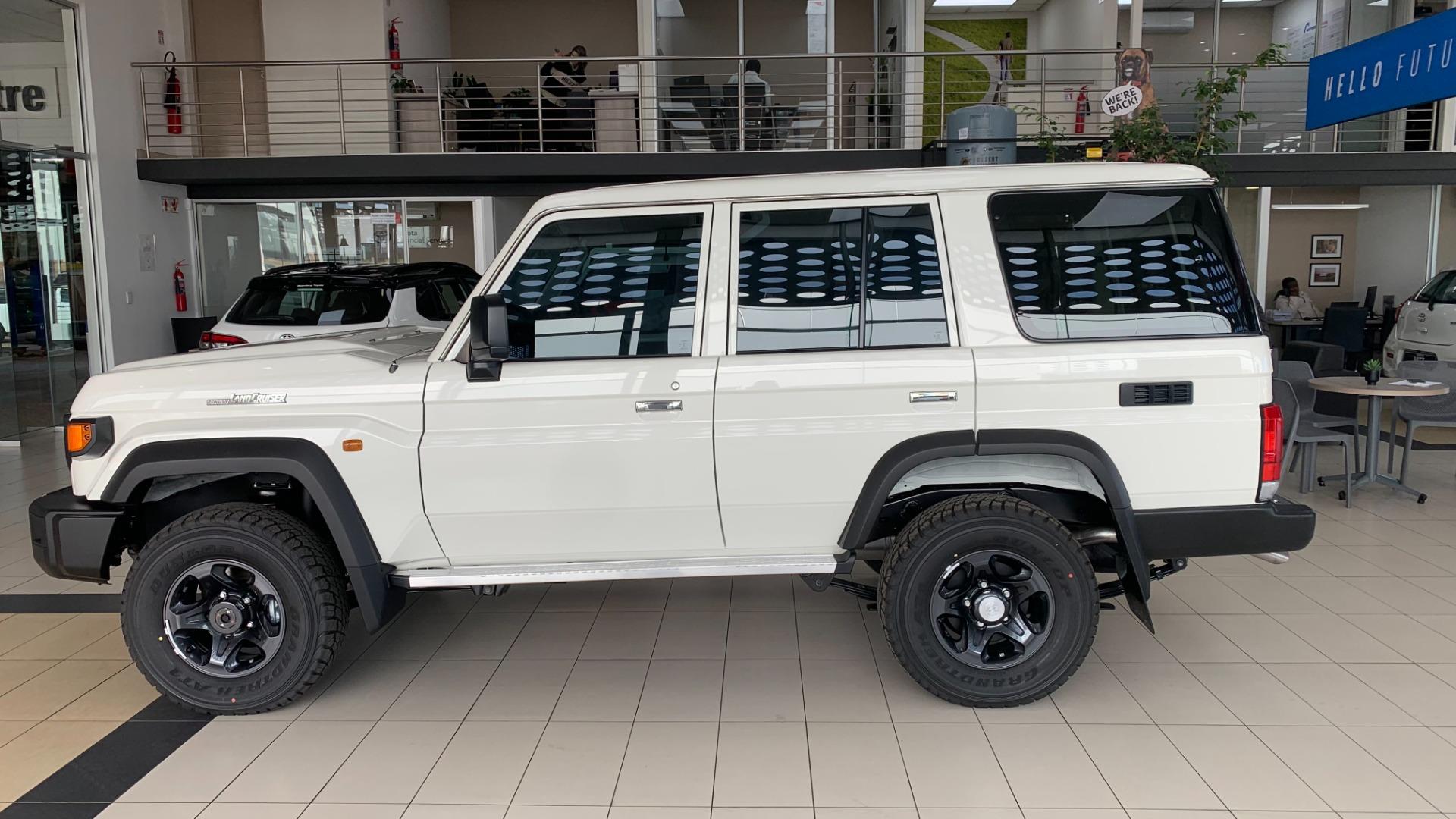 2026 Toyota Land Cruiser 76 2.8GD-6 Station Wagon LX Manual