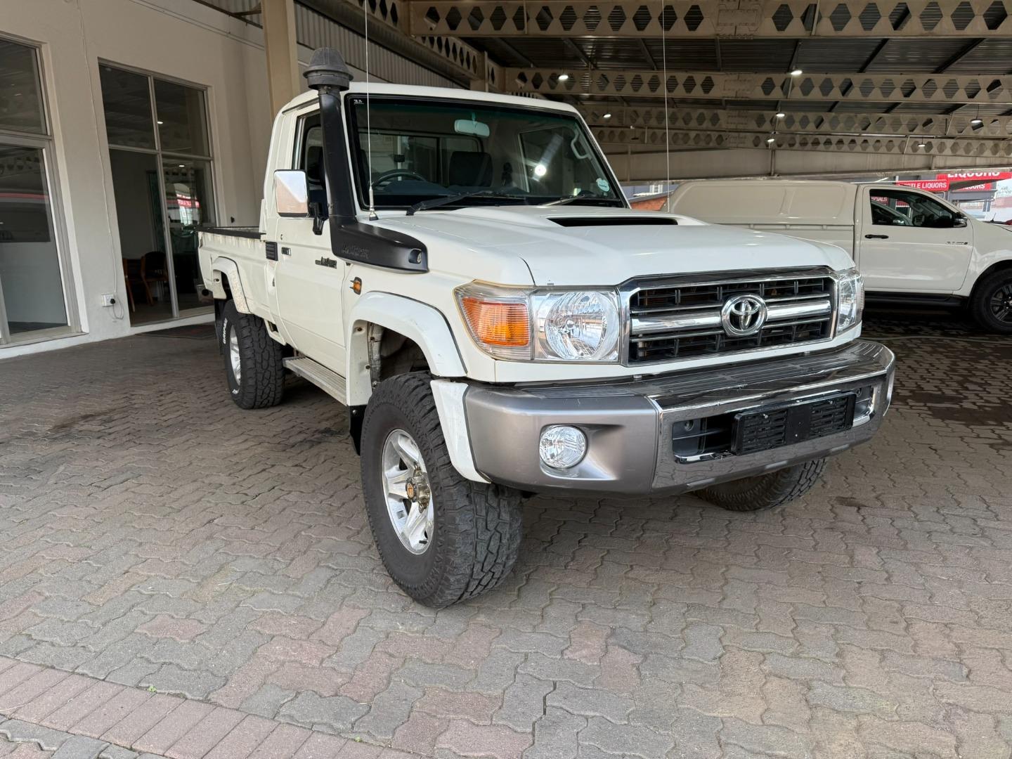 2014 Toyota Land Cruiser 79 4.5D-4D LX V8