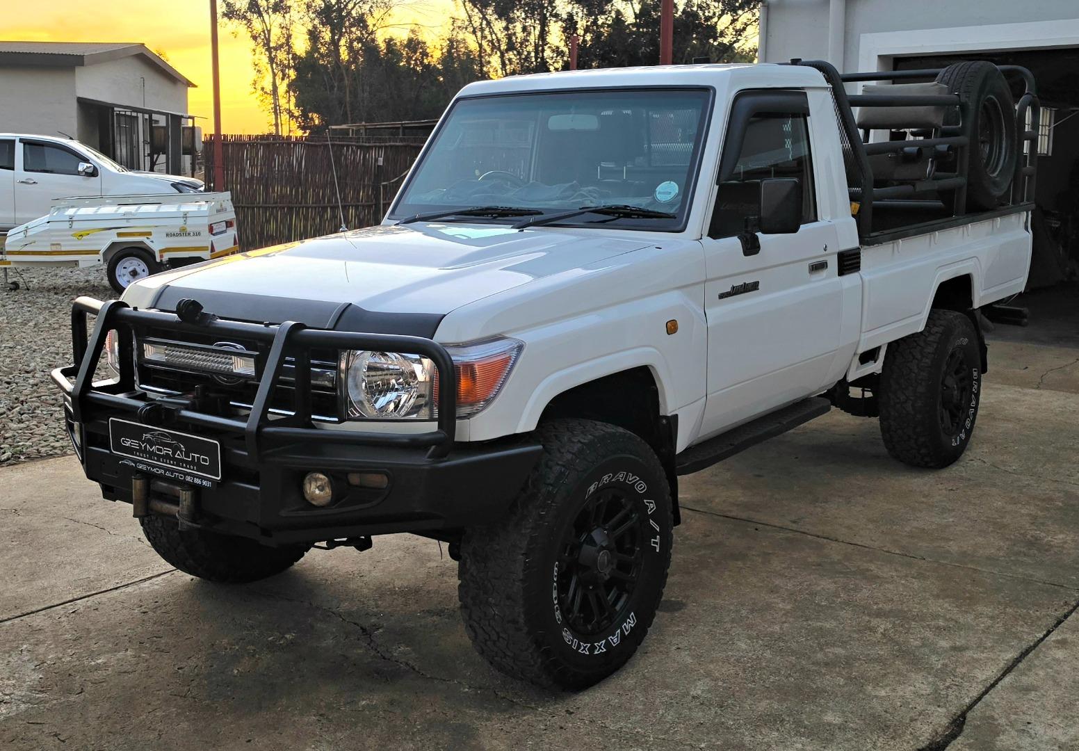 2012 Toyota Land Cruiser 79 Land Cruiser 79 4.0 V6 60th Edition
