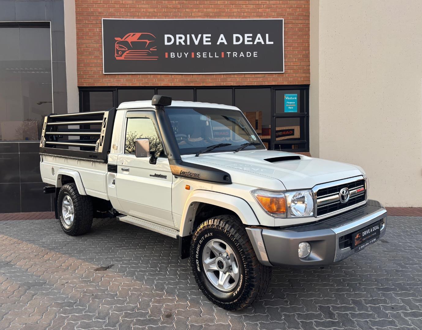 2015 Toyota Land Cruiser 79 4.5D-4D LX V8