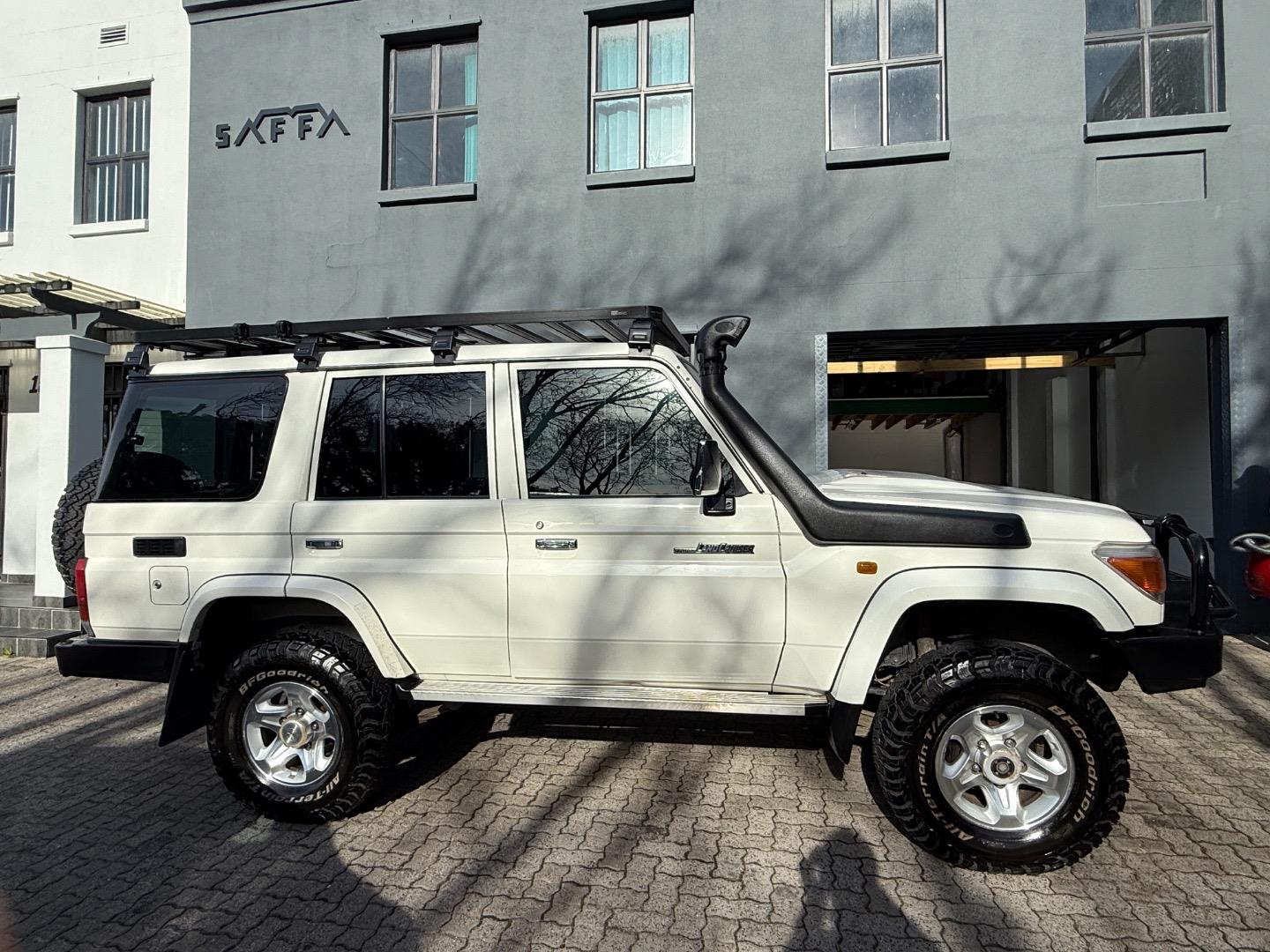 2015 Toyota Land Cruiser 76 4.5D-4D LX V8 Station Wagon