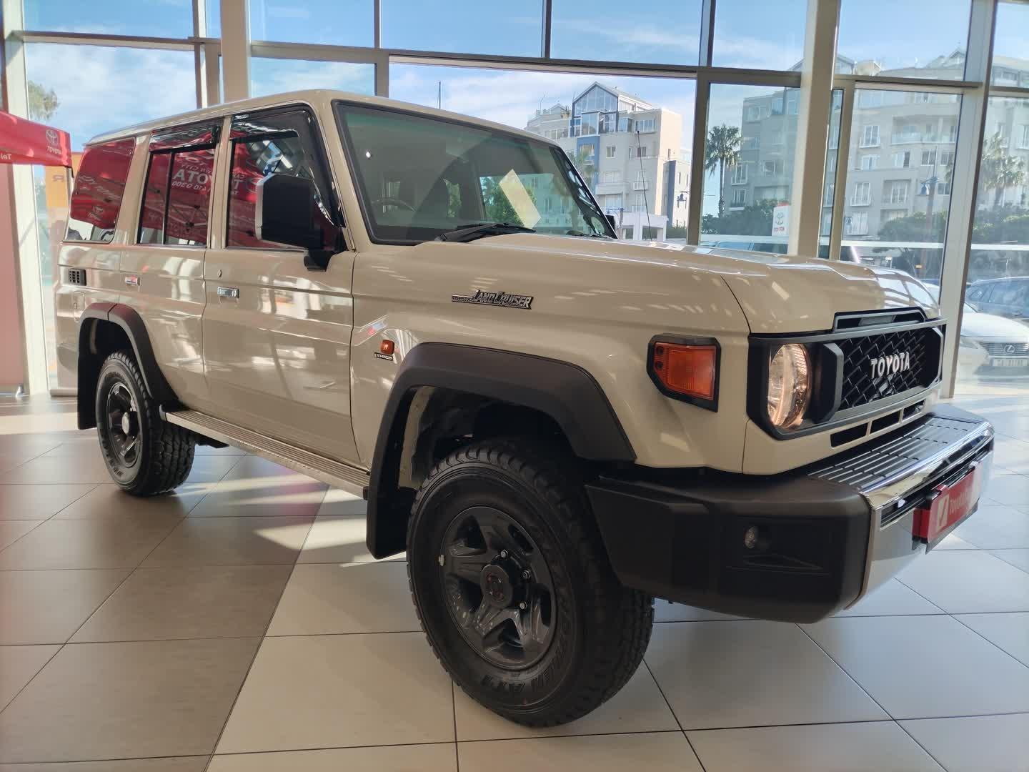 2025 Toyota Land Cruiser 76 2.8GD-6 Station Wagon
