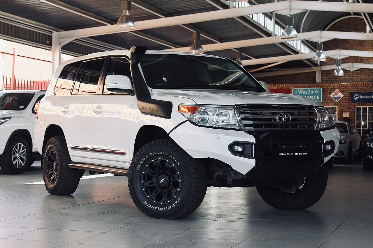 2015 Toyota Land Cruiser 200 4.6 V8 VX