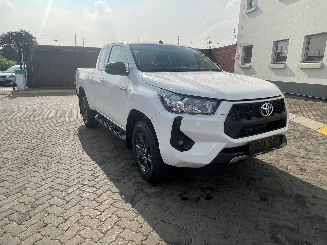 2026 Toyota Hilux 2.4GD-6 Xtra Cab Raider Manual