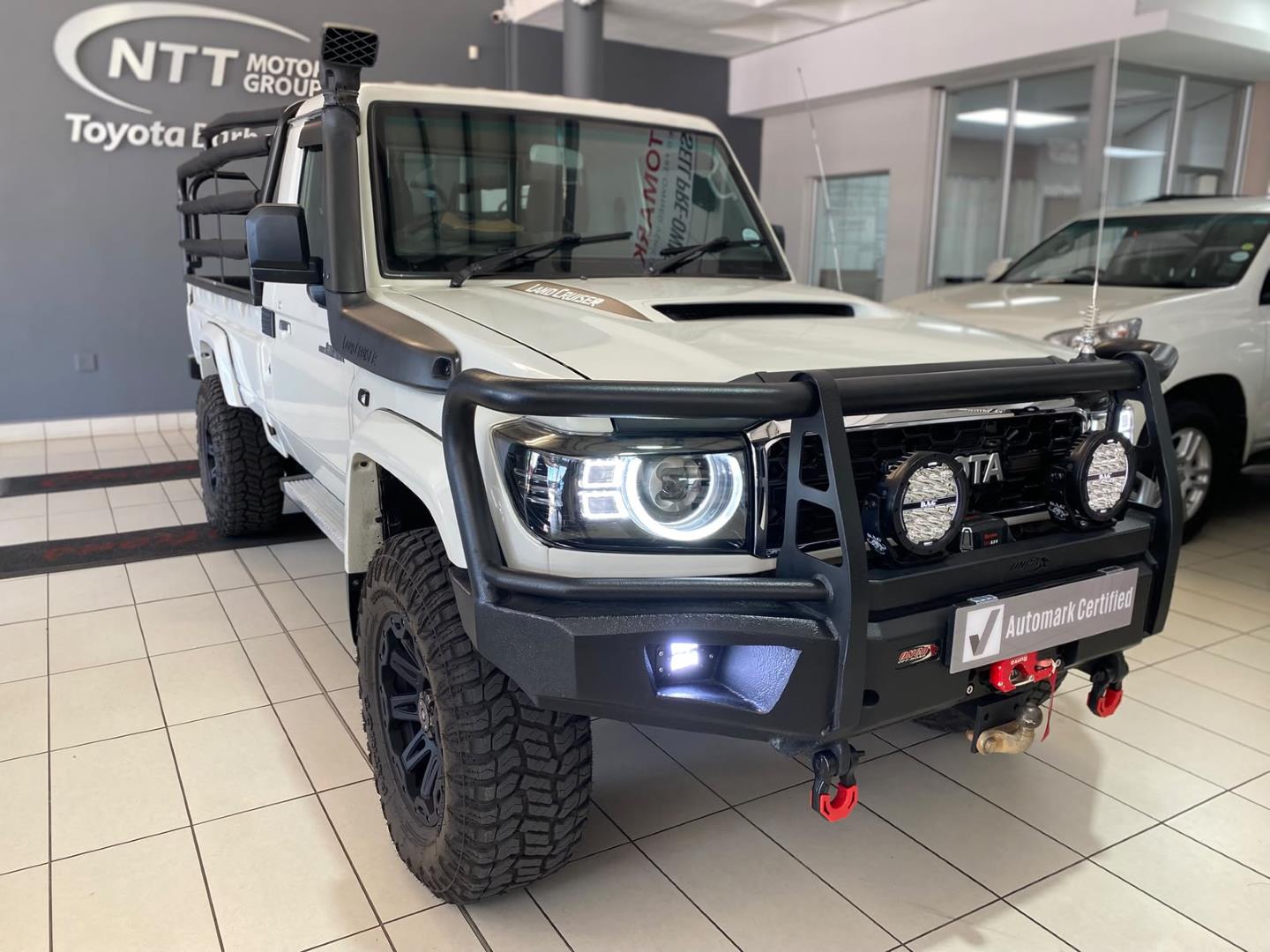 2016 Toyota Land Cruiser 79 4.5D-4D LX V8