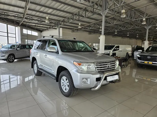 2013 Toyota Land Cruiser 200 4.6 V8 VX