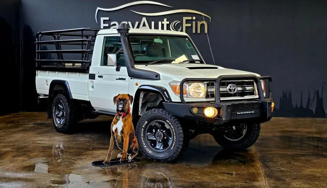 2015 Toyota Land Cruiser 79 4.5D-4D LX V8
