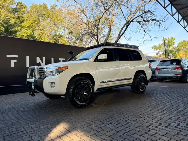 2014 Toyota Land Cruiser 200 4.6 V8 VX