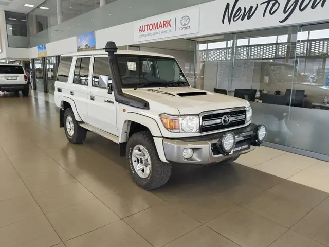 2017 Toyota Land Cruiser 76 4.5D-4D LX V8 Station Wagon