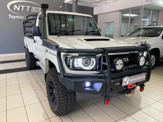 2016 Toyota Land Cruiser 79 4.5D-4D LX V8
