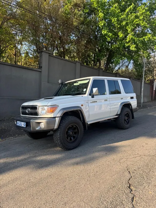 2014 Toyota Land Cruiser 76 4.5D-4D LX V8 Station Wagon