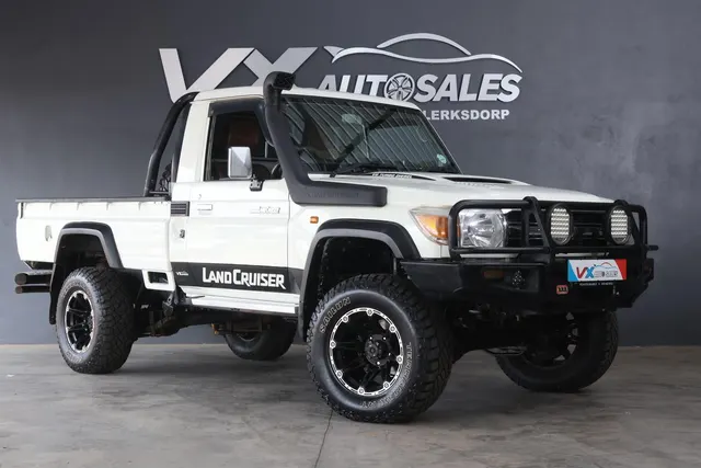 2015 Toyota Land Cruiser 79 4.5D-4D LX V8