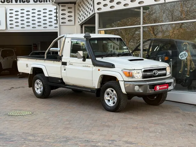 2016 Toyota Land Cruiser 79 4.5D-4D LX V8