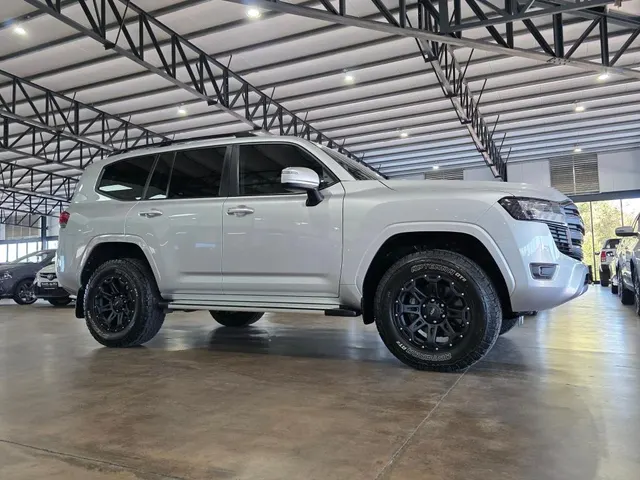 Toyota Land Cruiser 300 3.3D GX-R Auto