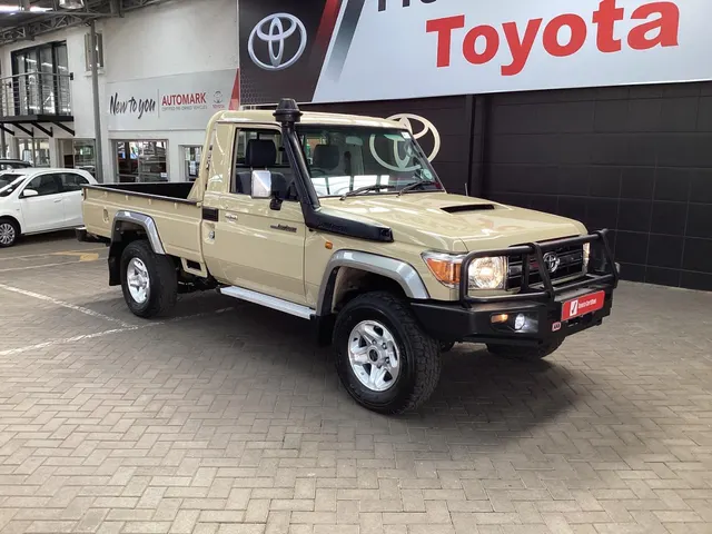 2017 Toyota Land Cruiser 79 4.5D-4D LX V8