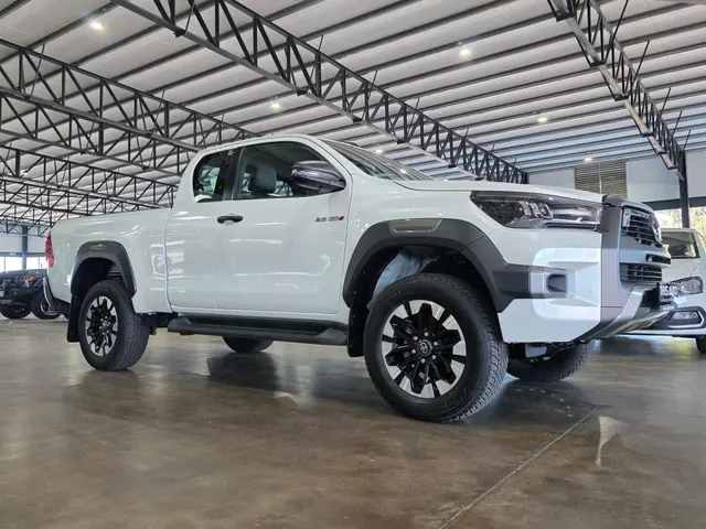 Toyota Hilux 2.8 GD-6 Extra Cab Legend 4X2 Manual