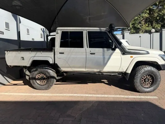 2016 B6 Armoured Land Cruiser 79 4.5V8 LX