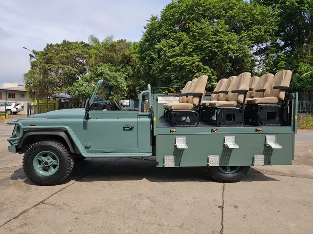 Land Rover Defender 130 GAMEVIEWER 2011 2.4PUMA