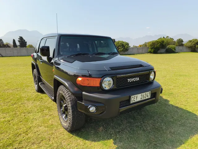 2015 Toyota FJ Cruiser... low mileage