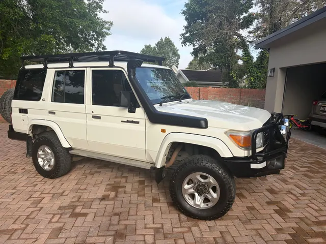 2010 Toyota Land Cruiser 76