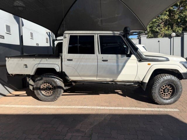 2016 B6 Armoured Land Cruiser 79 4.5V8 LX